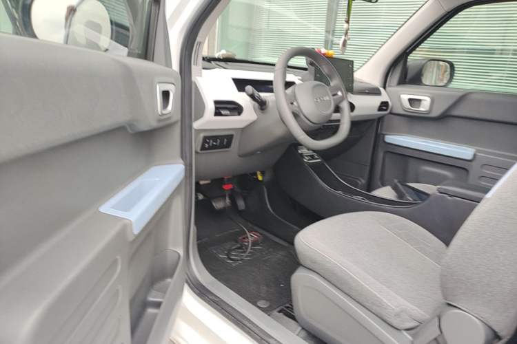 Used Geely Galaxy Panda 2023 Panda Mini 200km Endurance Bear Driver Seat