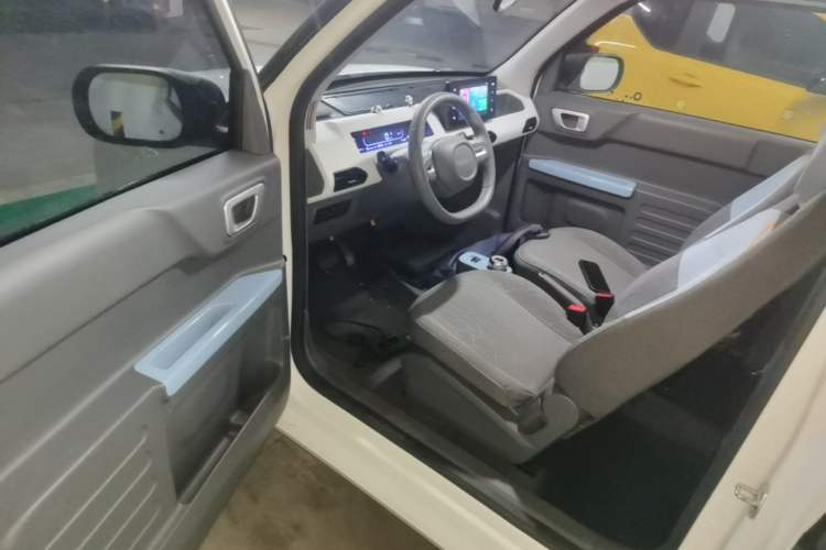 Used Geely Galaxy Panda 2023 Panda Mini 200km Endurance Bear Driver Seat