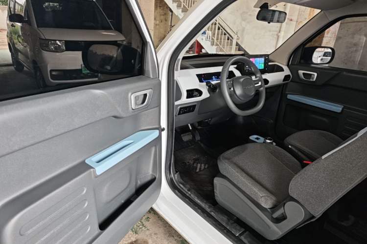 Used Geely Galaxy Panda 2023 Panda Mini 200km Endurance Bear Driver Seat