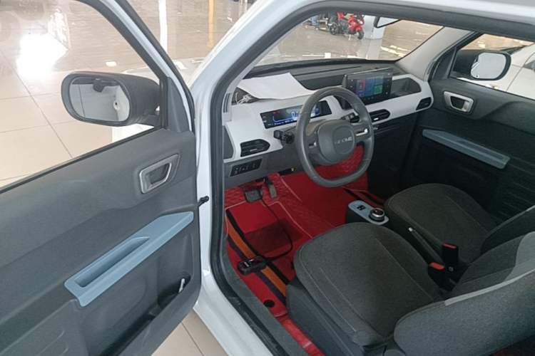 Used Geely Galaxy Panda 2023 Panda Mini 200km Endurance Bear Driver Seat