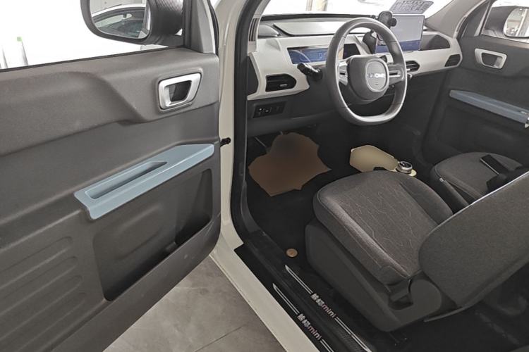 Used Geely Galaxy Panda 2023 Panda Mini 200km Endurance Bear Driver Seat