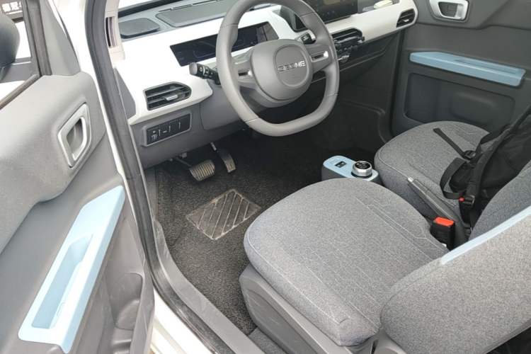 Used Geely Galaxy Panda 2023 Panda Mini 200km Endurance Bear Driver Seat