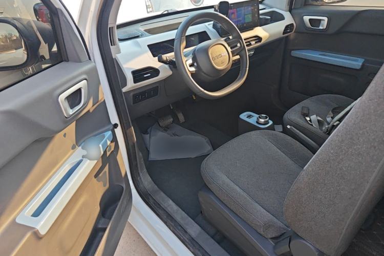 Used Geely Galaxy Panda 2023 Panda Mini 200km Endurance Bear Driver Seat