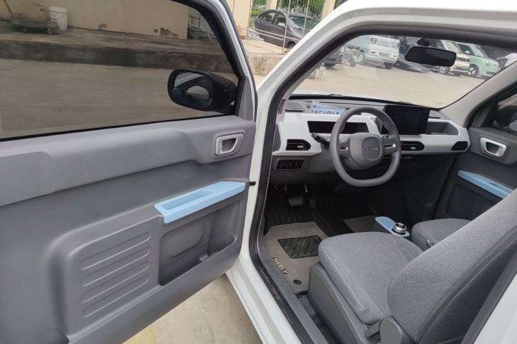 Used Geely Galaxy Panda 2023 Panda Mini 200km Endurance Bear Driver Seat