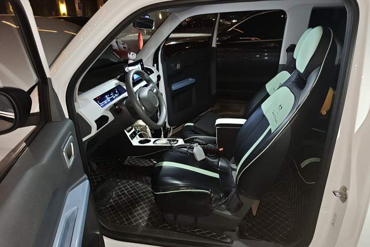 Used Geely Galaxy Panda 2023 Panda Mini 200km Endurance Bear Driver Seat