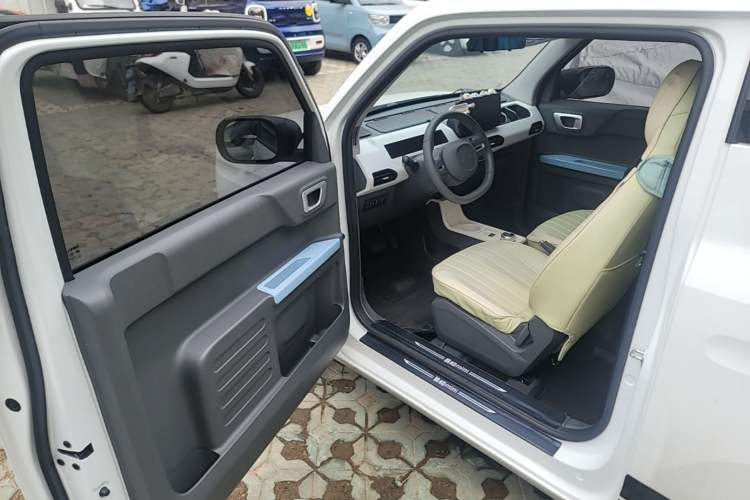 Used Geely Galaxy Panda 2023 Panda Mini 200km Endurance Bear Driver Seat