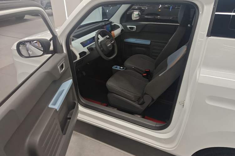 Used Geely Galaxy Panda 2023 Panda Mini 200km Endurance Bear Driver Seat