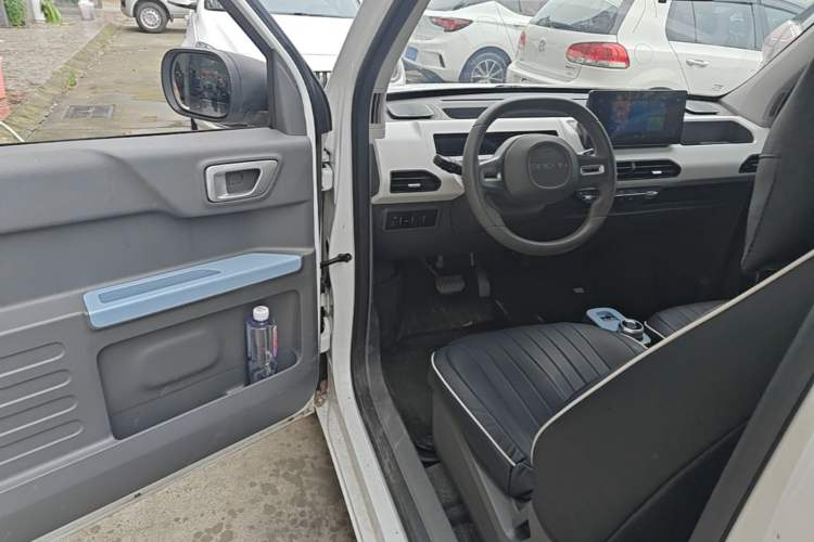 Used Geely Galaxy Panda 2023 Panda Mini 200km Endurance Bear Driver Seat