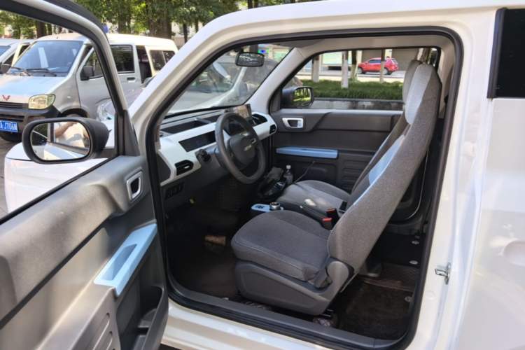 Used Geely Galaxy Panda 2023 Panda Mini 200km Endurance Bear Driver Seat