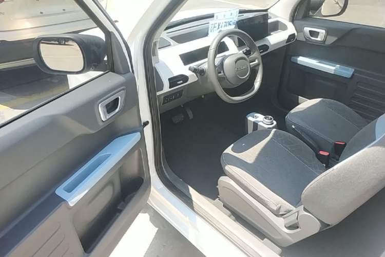Used Geely Galaxy Panda 2023 Panda Mini 200km Endurance Bear Driver Seat