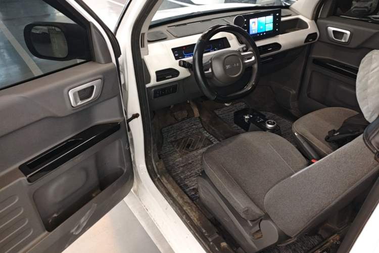 Used Geely Galaxy Panda 2023 Panda Mini 200km Endurance Bear Driver Seat