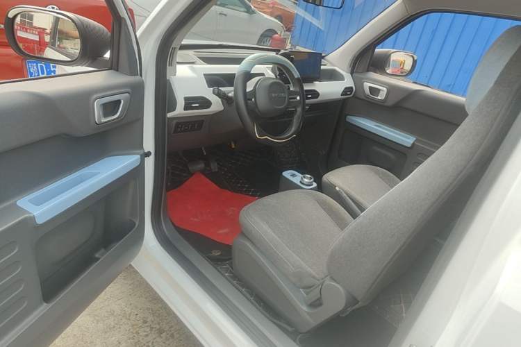 Used Geely Galaxy Panda 2023 Panda Mini 200km Endurance Bear Driver Seat