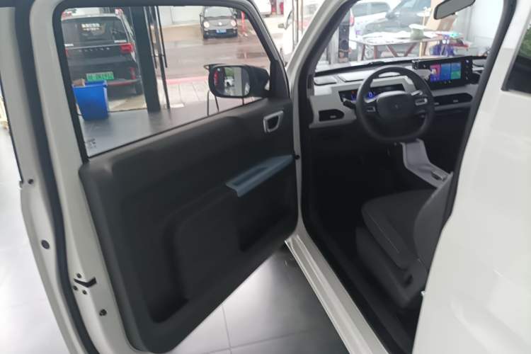 Used Geely Galaxy Panda 2023 Panda Mini 200km Endurance Bear Driver Seat