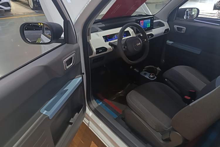 Used Geely Galaxy Panda 2023 Panda Mini 200km Endurance Bear Driver Seat