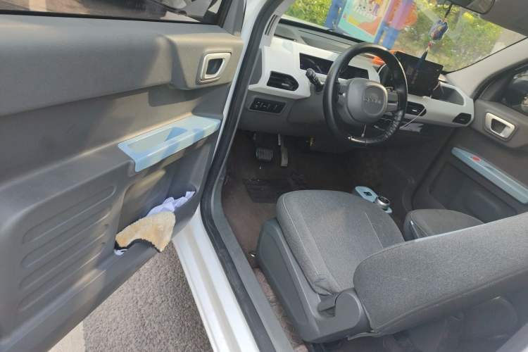 Used Geely Galaxy Panda 2023 Panda Mini 200km Endurance Bear Driver Seat