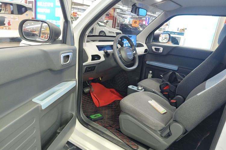 Used Geely Galaxy Panda 2023 Panda Mini 200km Endurance Bear Driver Seat