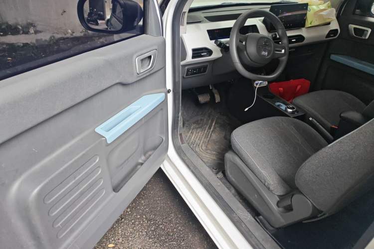 Used Geely Galaxy Panda 2023 Panda Mini 200km Endurance Bear Driver Seat