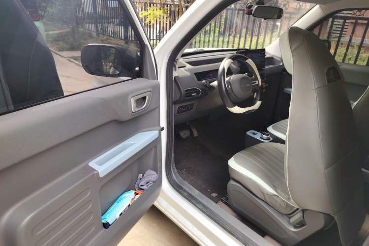 Used Geely Galaxy Panda 2023 Panda Mini 200km Endurance Bear Driver Seat