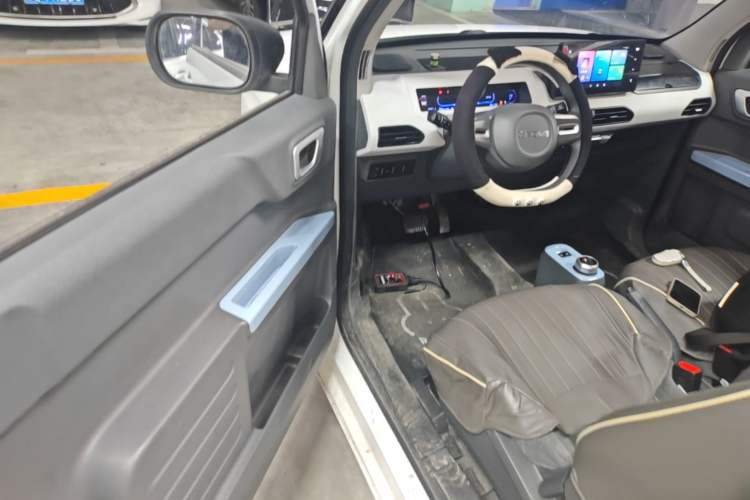 Used Geely Galaxy Panda 2023 Panda Mini 200km Endurance Bear Driver Seat