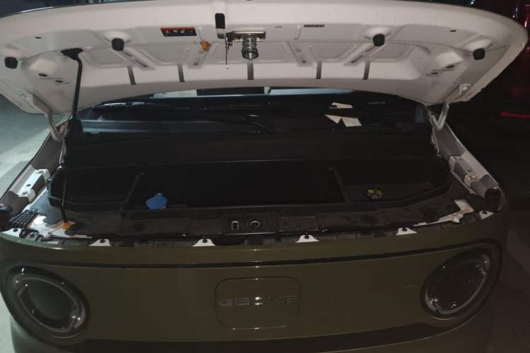 Used Geely Galaxy Panda 2023 Panda Mini 200km Endurance Bear Engine Bay