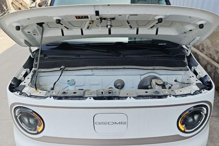 Used Geely Galaxy Panda 2023 Panda Mini 200km Endurance Bear Engine Bay