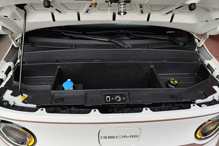 Used Geely Galaxy Panda 2023 Panda Mini 200km Endurance Bear Engine Bay