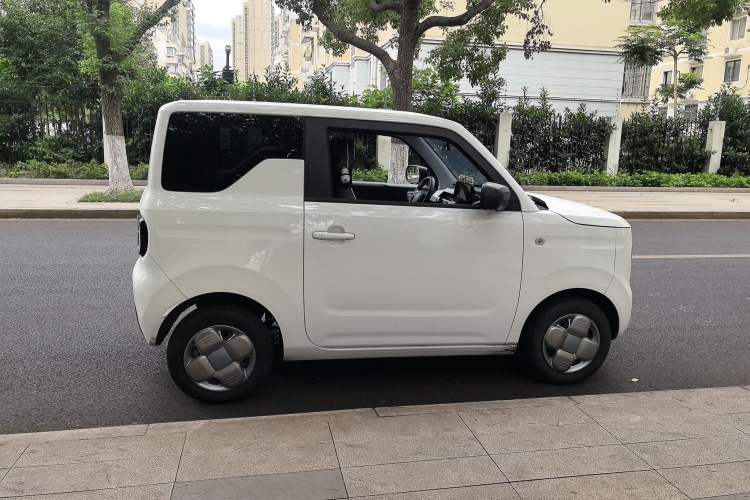 Used Geely Galaxy Panda 2023 Panda Mini 120km Super Cute Bear Exterior 3