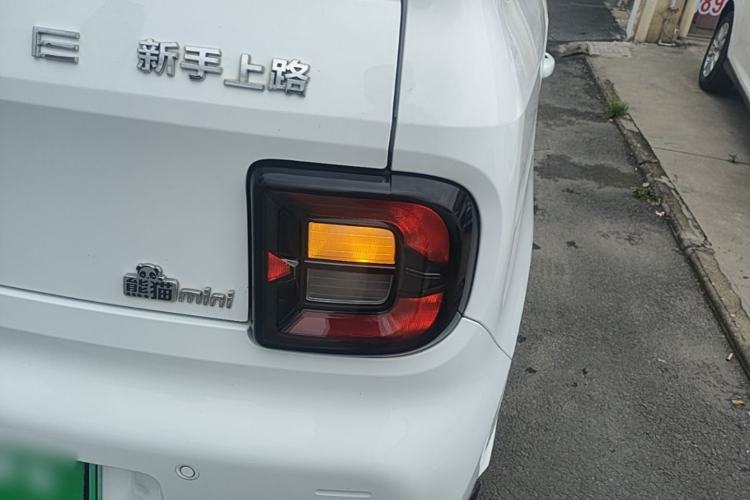 Used Geely Galaxy Panda 2023 Panda Mini 120km Super Cute Bear Exterior 3