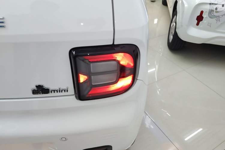 Used Geely Galaxy Panda 2023 Panda Mini 200km Endurance Bear Exterior 3