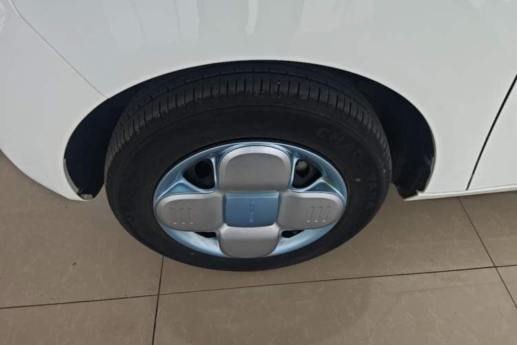 Used Geely Galaxy Panda 2023 Panda Mini 120km Super Cute Bear Exterior 4