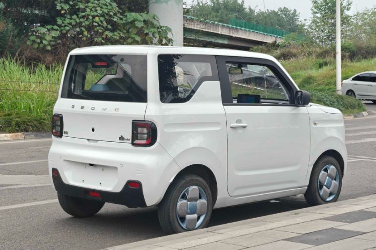 Used Geely Galaxy Panda 2023 Panda Mini 120km Cute Bear Exterior 4