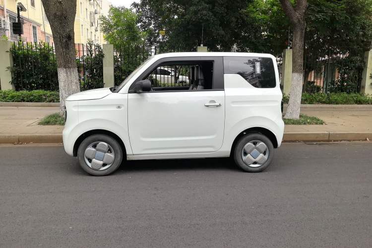 Used Geely Galaxy Panda 2023 Panda Mini 120km Super Cute Bear Exterior 7