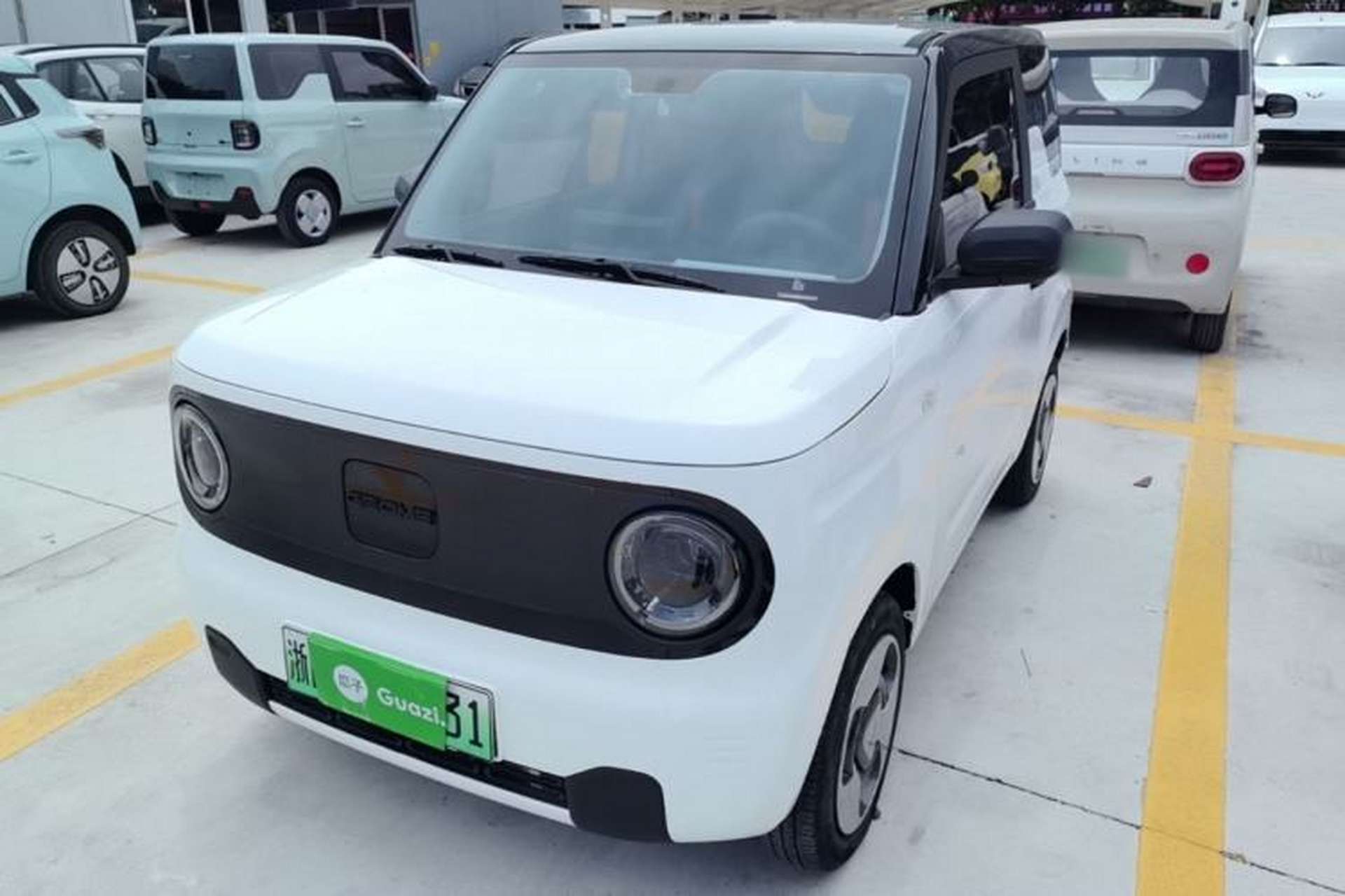 Used Geely Galaxy Panda 2023 Panda Mini 200km Dynamic Bear Front Left 45 Deg