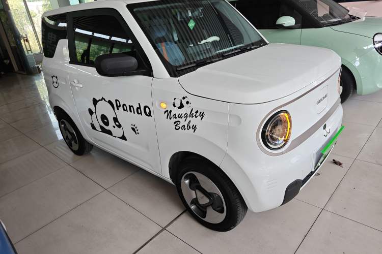 Used Geely Galaxy Panda 2023 Panda Mini 200km Endurance Bear Front Right 45 Deg