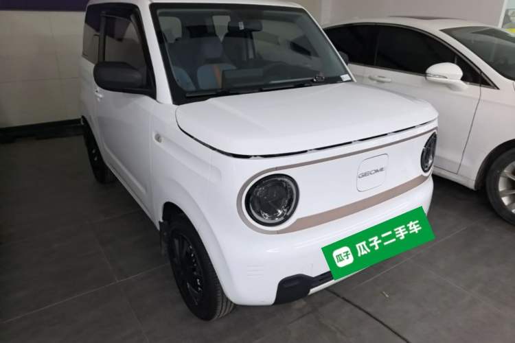 Used Geely Galaxy Panda 2023 Panda Mini 200km Endurance Bear Front Right 45 Deg