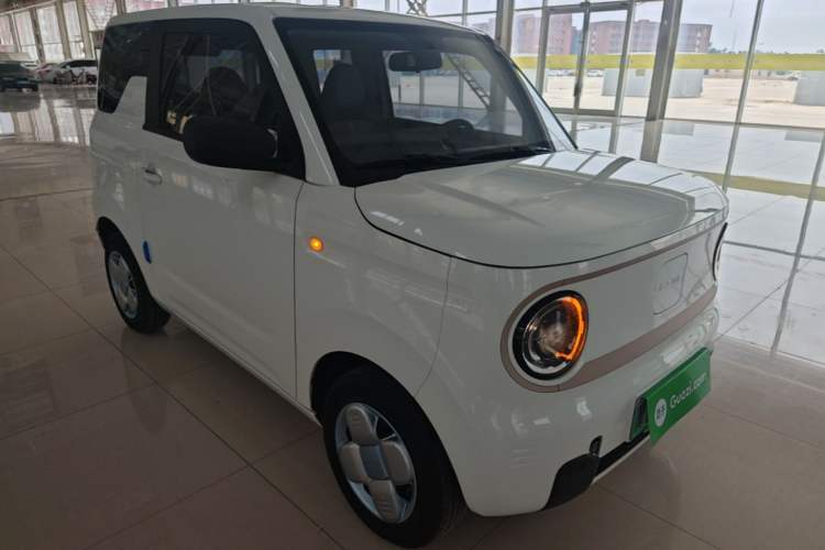 Used Geely Galaxy Panda 2023 Panda Mini 120km Super Cute Bear Front Right 45 Deg