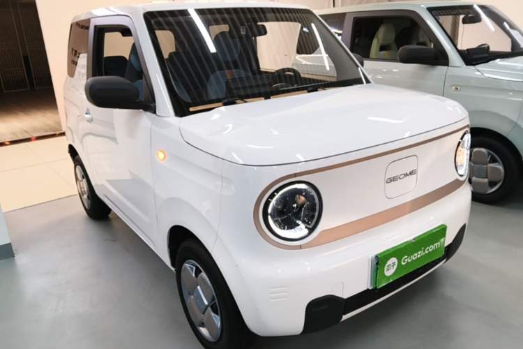 Used Geely Galaxy Panda 2023 Panda Mini 200km Endurance Bear Front Right 45 Deg