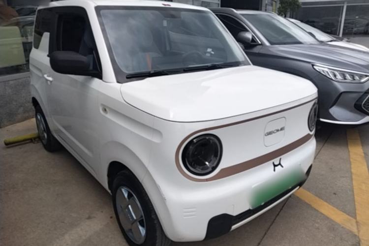 Used Geely Galaxy Panda 2023 Panda Mini 200km Endurance Bear Front Right 45 Deg