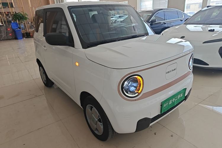 Used Geely Galaxy Panda 2023 Panda Mini 200km Endurance Bear Front Right 45 Deg