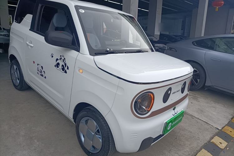 Used Geely Galaxy Panda 2023 Panda Mini 200km Endurance Bear Front Right 45 Deg