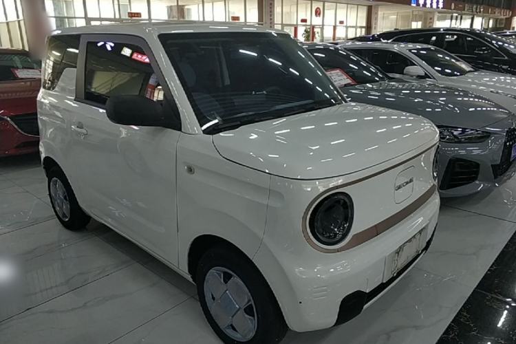 Used Geely Galaxy Panda 2023 Panda Mini 200km Endurance Bear Front Right 45 Deg