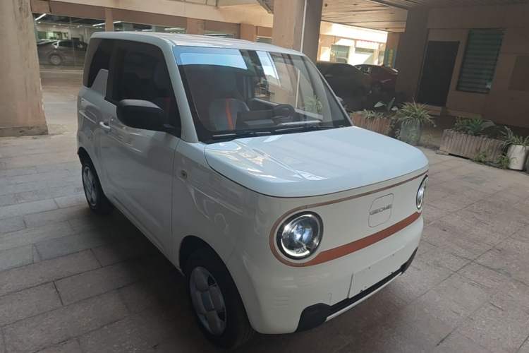 Used Geely Galaxy Panda 2023 Panda Mini 200km Endurance Bear Front Right 45 Deg