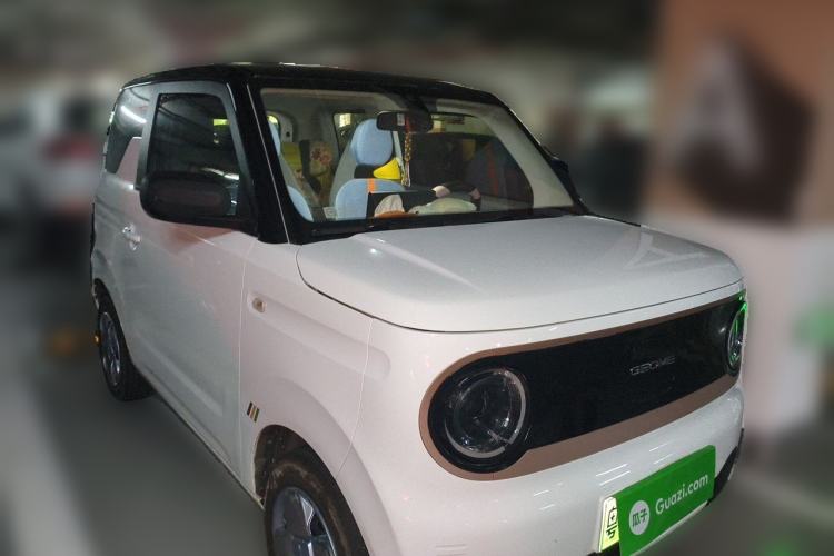 Used Geely Galaxy Panda 2023 Panda Mini 200km Endurance Bear Front Right 45 Deg