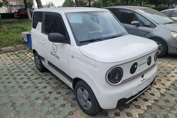 Used Geely Galaxy Panda 2023 Panda Mini 200km Endurance Bear Front Right 45 Deg