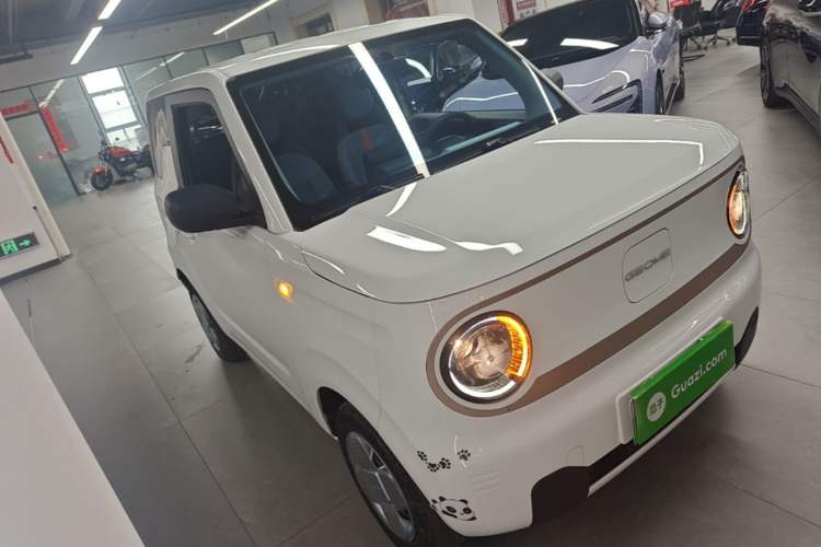 Used Geely Galaxy Panda 2023 Panda Mini 200km Endurance Bear Front Right 45 Deg