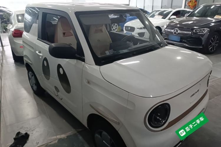 Used Geely Galaxy Panda 2023 Panda Mini 200km Endurance Bear Front Right 45 Deg