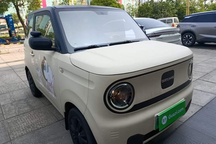 Used Geely Galaxy Panda 2023 Panda Mini 200km Endurance Bear Front Right 45 Deg