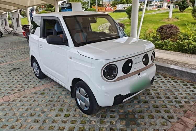 Used Geely Galaxy Panda 2023 Panda Mini 200km Endurance Bear Front Right 45 Deg
