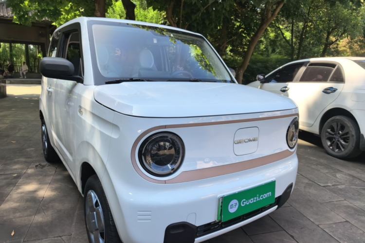 Used Geely Galaxy Panda 2023 Panda Mini 200km Endurance Bear Front Right 45 Deg