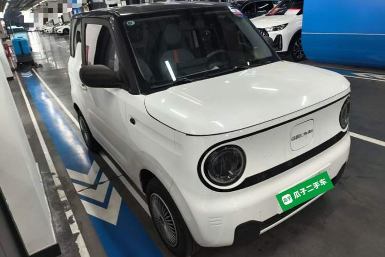 Used Geely Galaxy Panda 2023 Panda Mini 200km Endurance Bear Front Right 45 Deg
